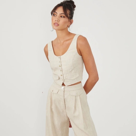 SOVERE Tops - Anthropologie Sovere Instance Crop Vest in Natural NWT size M Old Money Minimal‎